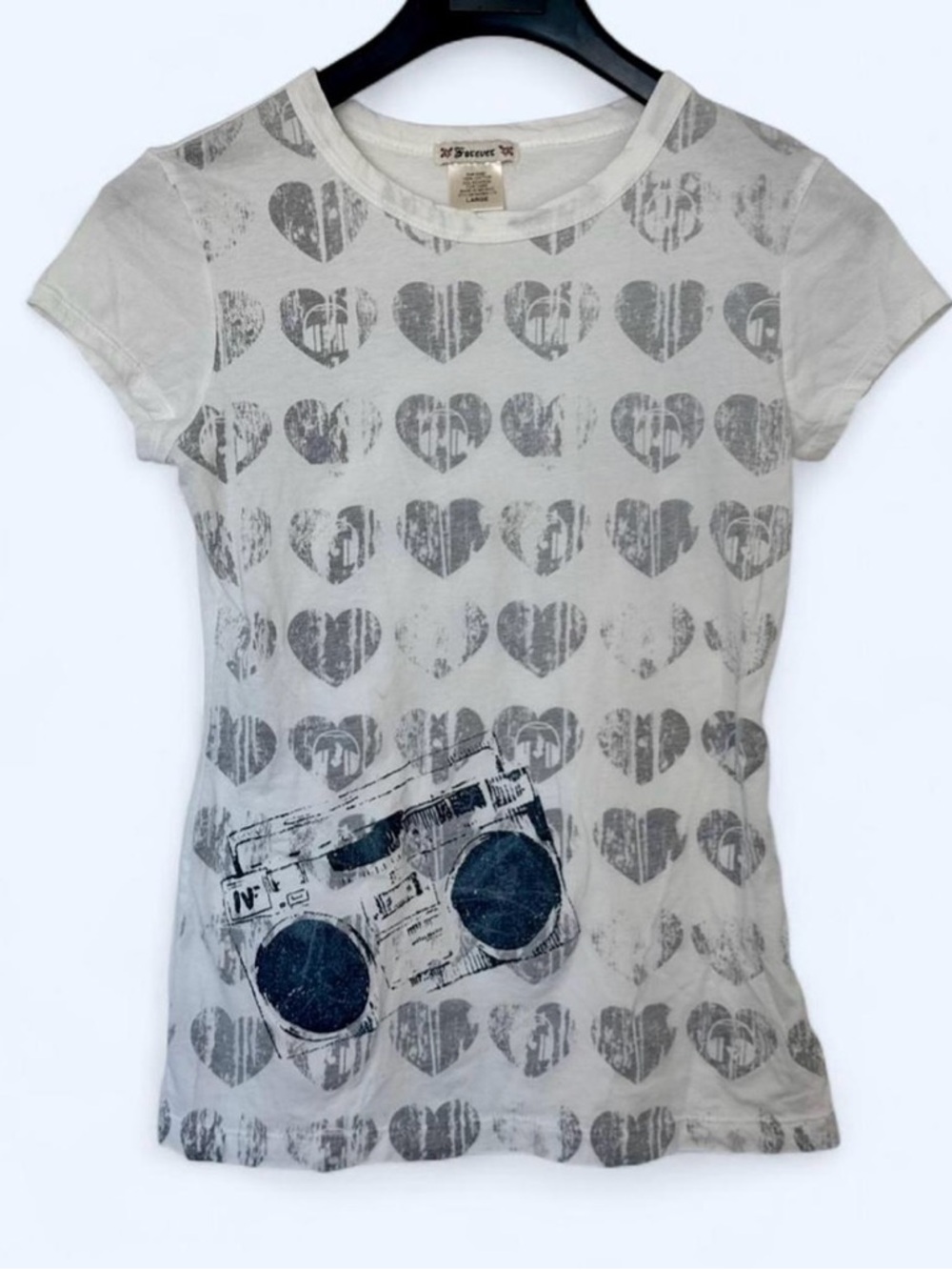 2000s white & grey boombox & heart print tee with boombox graphic ~ VTG Y2K